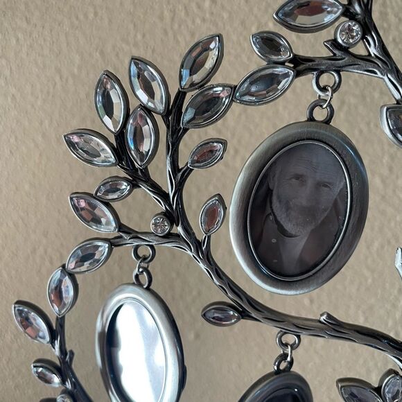 Time Remembered Jeweled Family Photo Tree - Picture 7 of 14